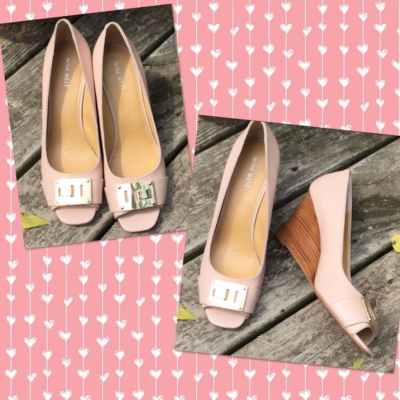 Nine West Shoes - Nine West nude peep toe wedge sz 10